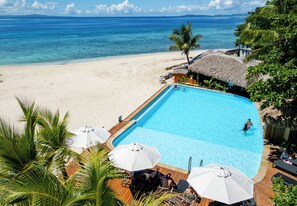 Outdoor pool, pool umbrellas, sun loungers