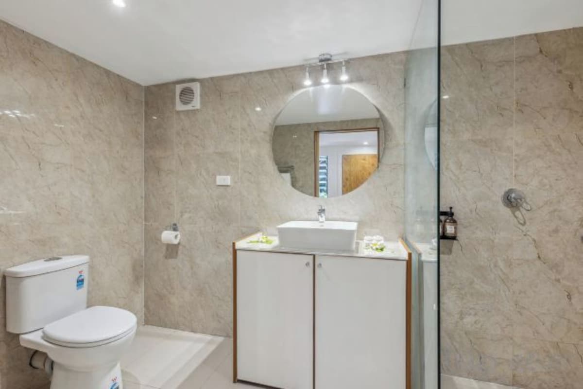 Bathroom | Free toiletries, hair dryer, towels, soap