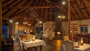 Dining - Jackalberry Lodge (Hoedspruit)