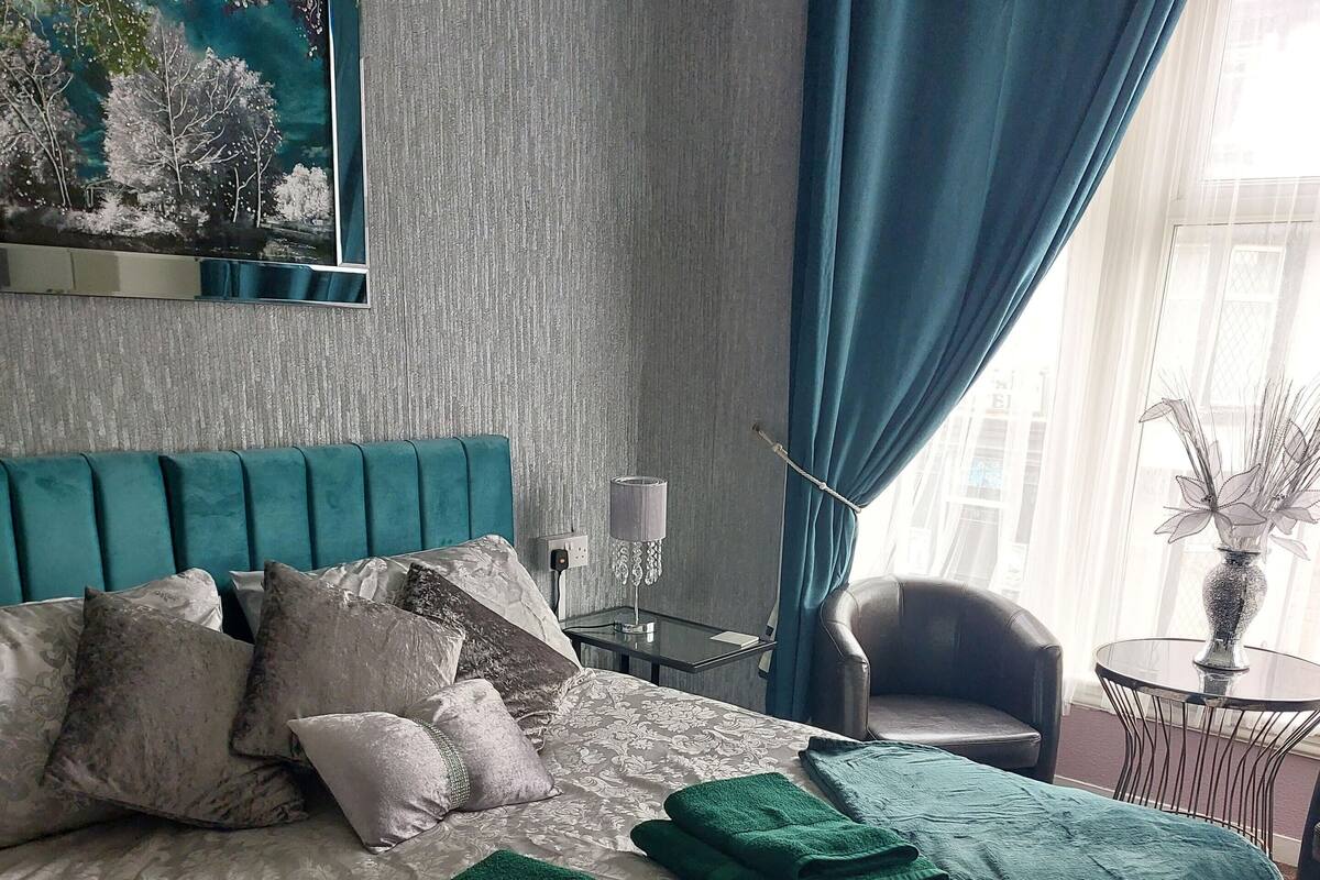 Room 3 | Laptop workspace, blackout drapes, iron/ironing board, travel crib