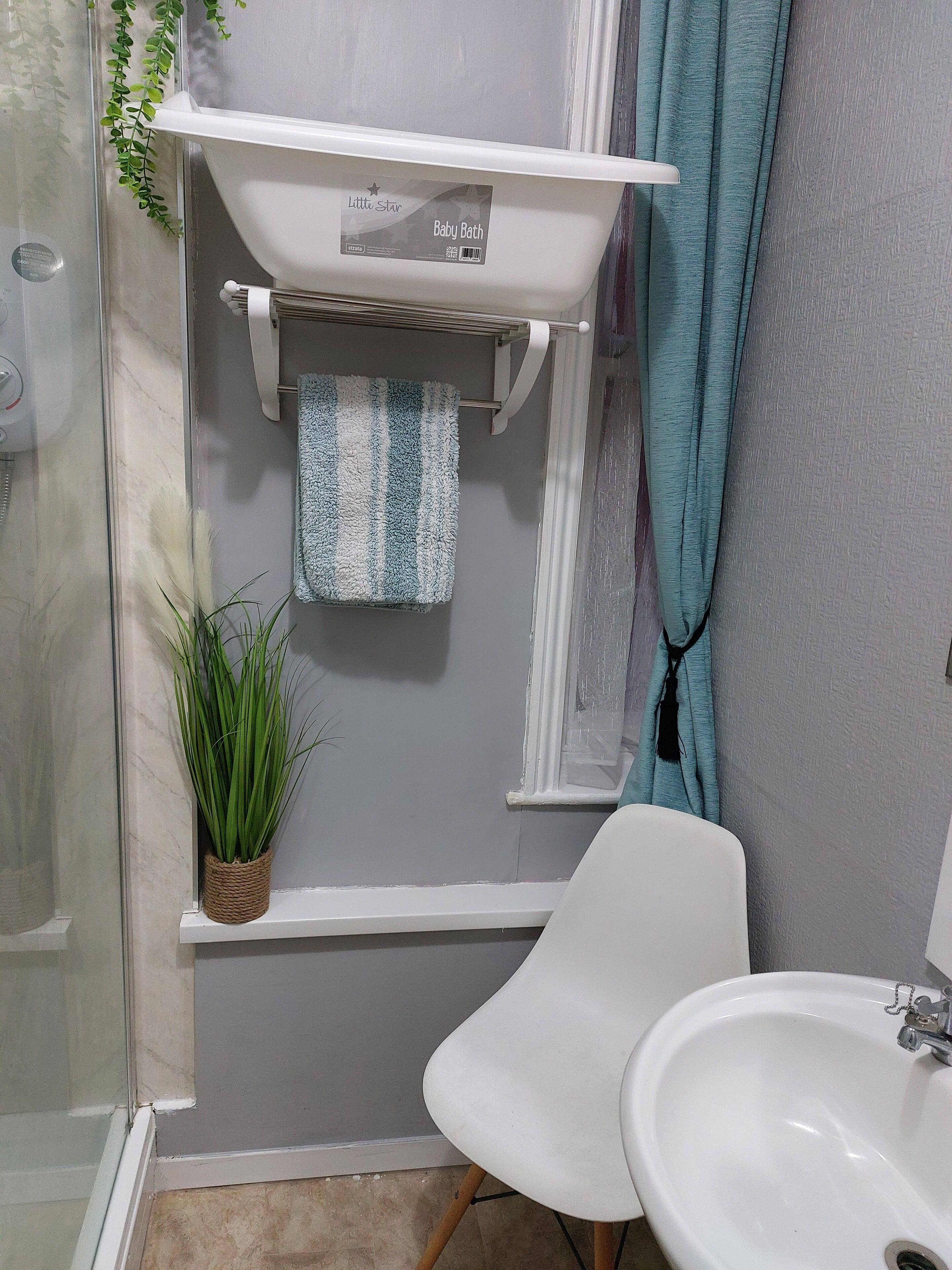 room 1 | bathroom | shower, free toiletries, hair dryer, towels