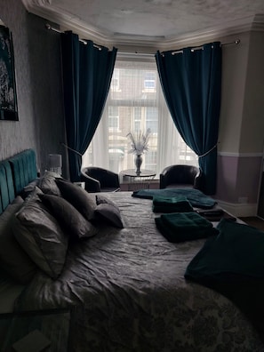 Room 3 | Laptop workspace, blackout drapes, iron/ironing board, travel crib - Lynbar Hotel (Blackpool)