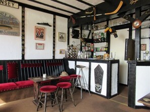 Bar (on property) - Avoncourt Lodge (Ilfracombe)