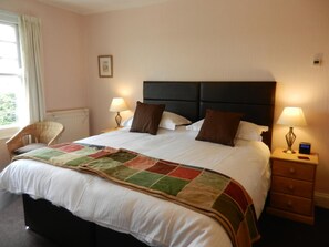 8 habitaciones, ropa de cama de alta calidad y escritorio 