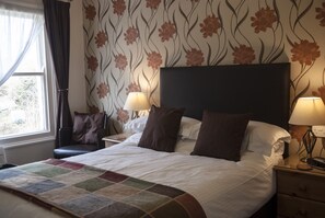 Habitación estándar doble | 8 dormitorios, ropa de cama de alta calidad, escritorio