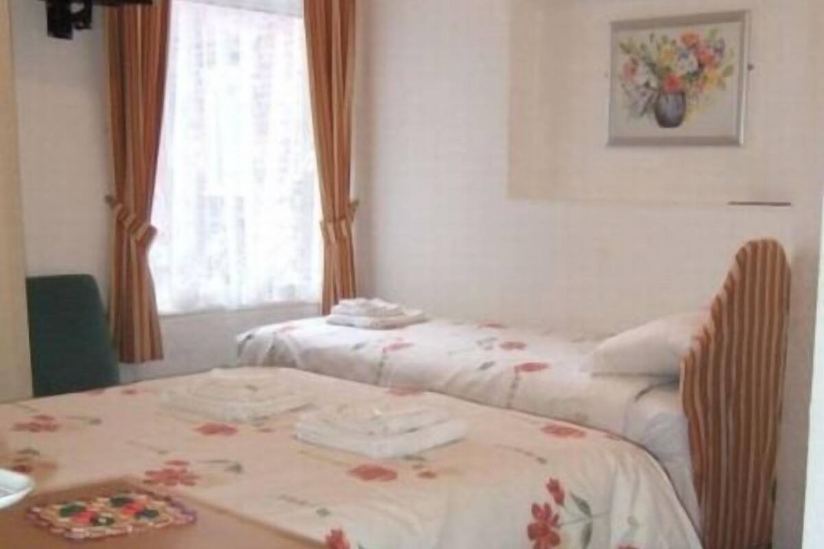 Suite, baño en la habitación ( 2 Adults & 1 Child)