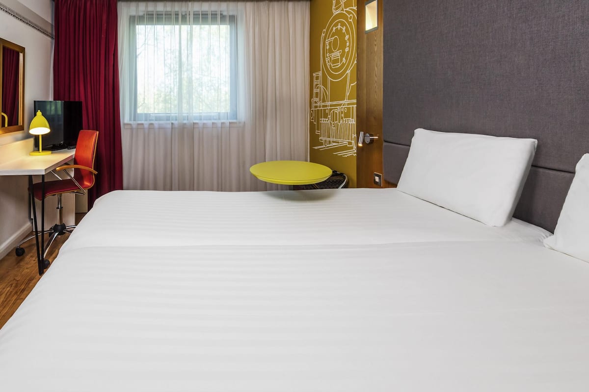 room, 2 single beds (the duet) | desk, blackout curtains, iron/ironing board, free wifi