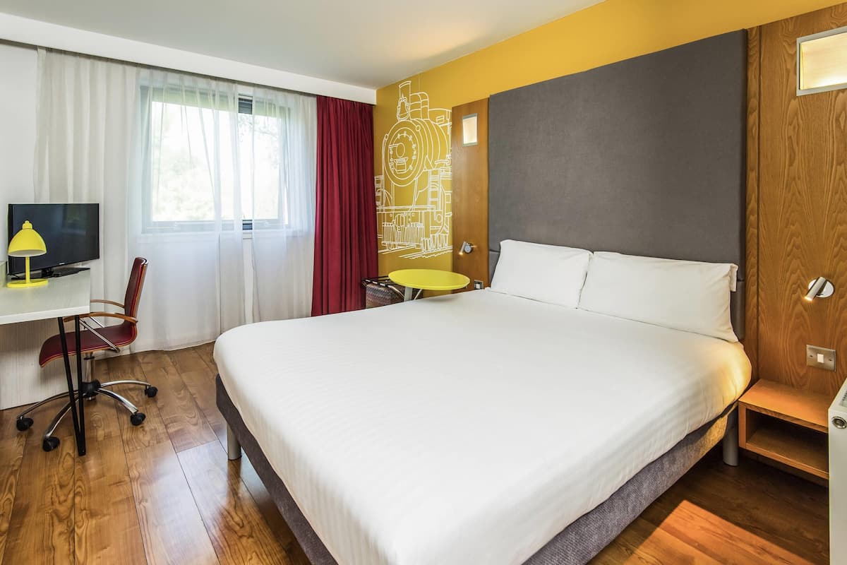 Room, 1 Double Bed (The Queen)