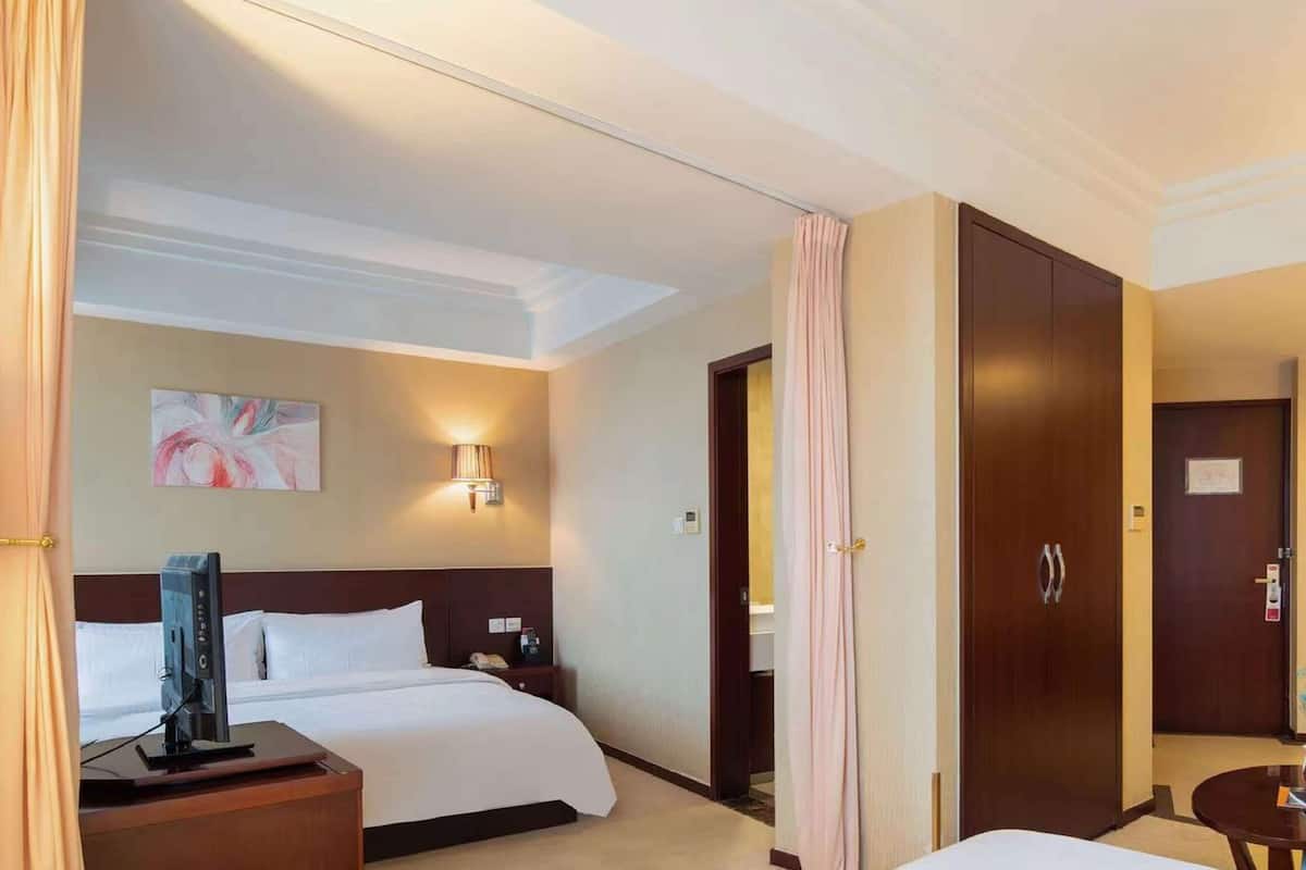 Family Room, Multiple Beds, Non Smoking | In-room safe, desk, iron/ironing board, rollaway beds