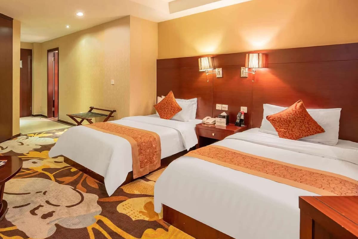 Deluxe Room, 2 Single Beds, Non Smoking | In-room safe, desk, iron/ironing board, rollaway beds