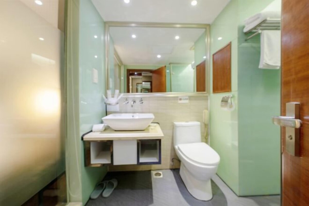 Bathroom | Hair dryer, towels