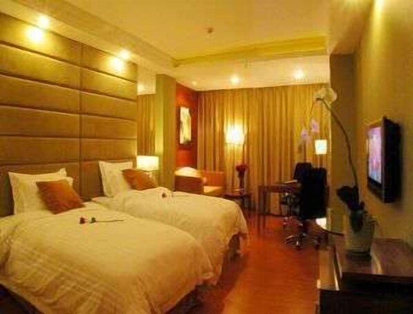 Desk, iron/ironing board, free Internet, bed sheets - Ramada Meizhou (Meizhou)