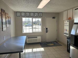 Laundry room - Days Inn by Wyndham Turlock (Turlock)