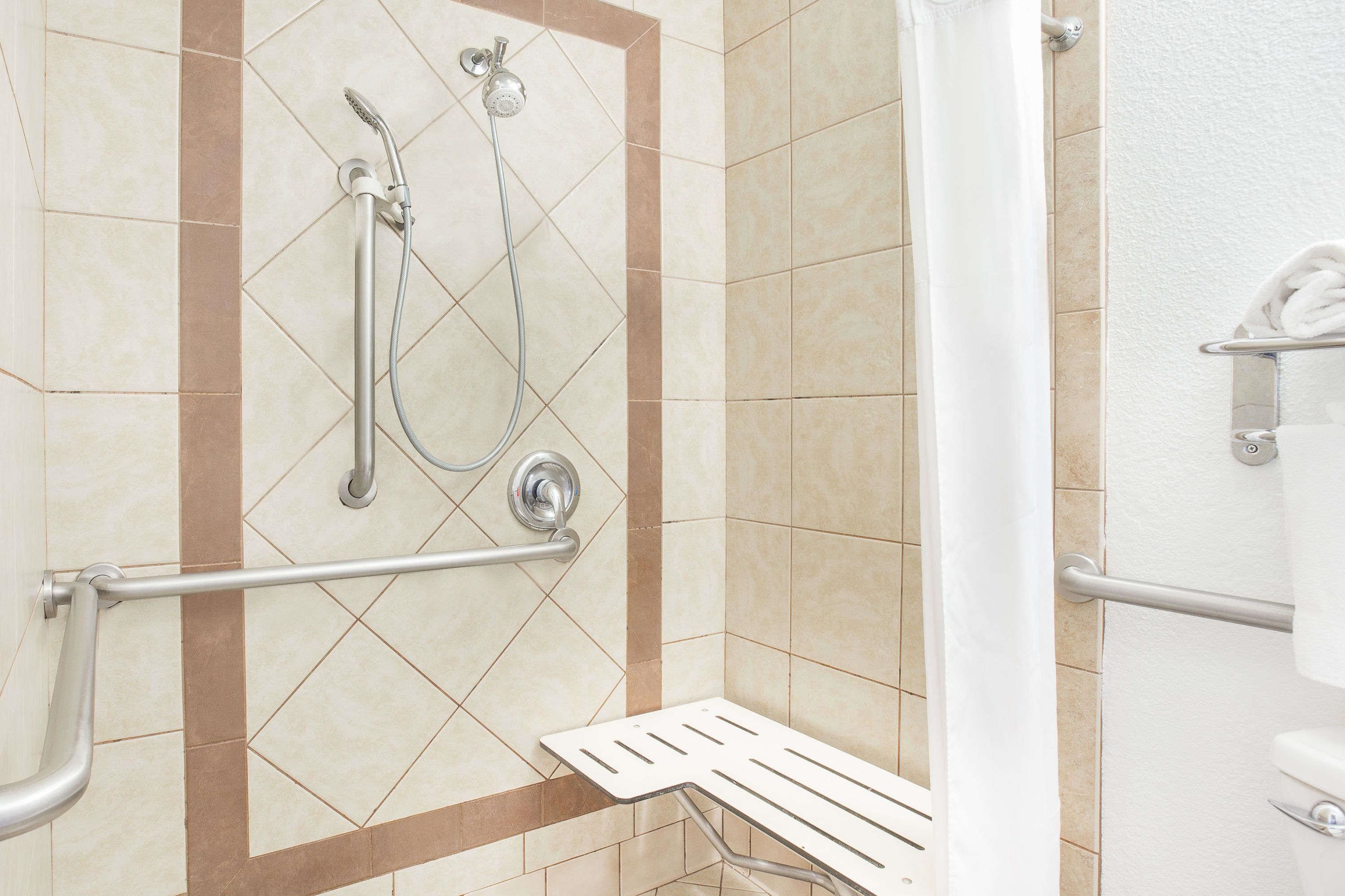 Room, 1 Queen Bed, Accessible | Bathroom