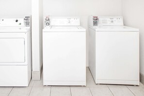 Laundry room - Days Inn by Wyndham Turlock (Turlock)