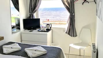 Chambre Double, salle de bains attenante, vue mer | 1 chambre