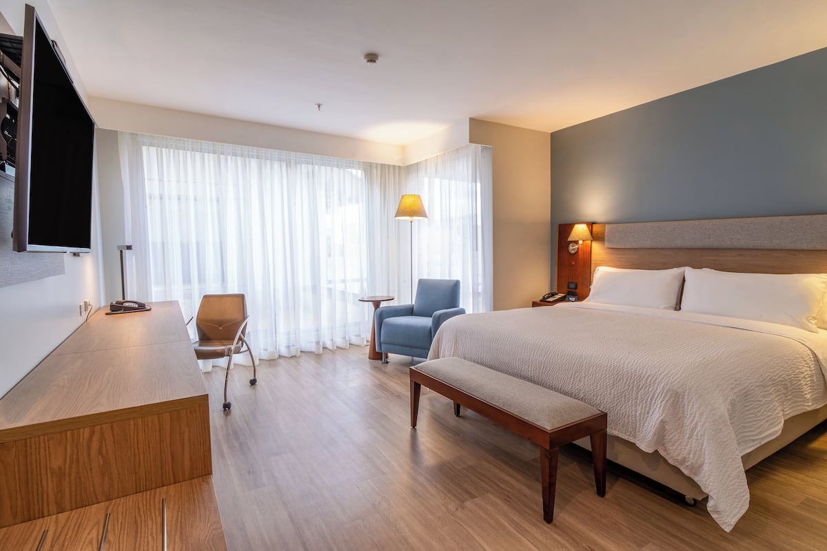 Habitación estándar, 1 cama de matrimonio grande, accesible para personas con discapacidad | 1 dormitorio, sábanas de algodón egipcio, ropa de cama de alta calidad