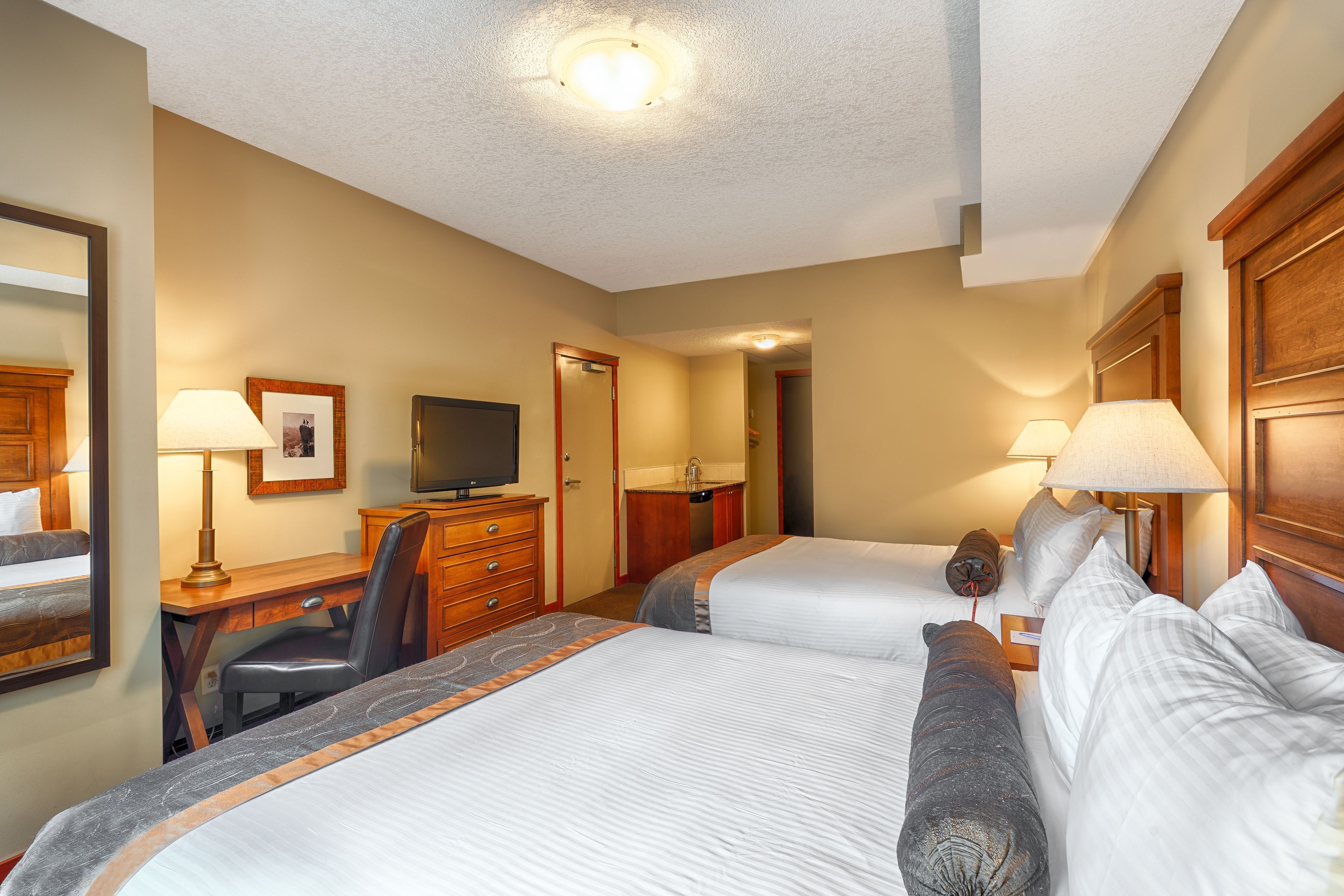 Brankas, tirai kedap cahaya, setrika/meja setrika, dan Wi-Fi gratis