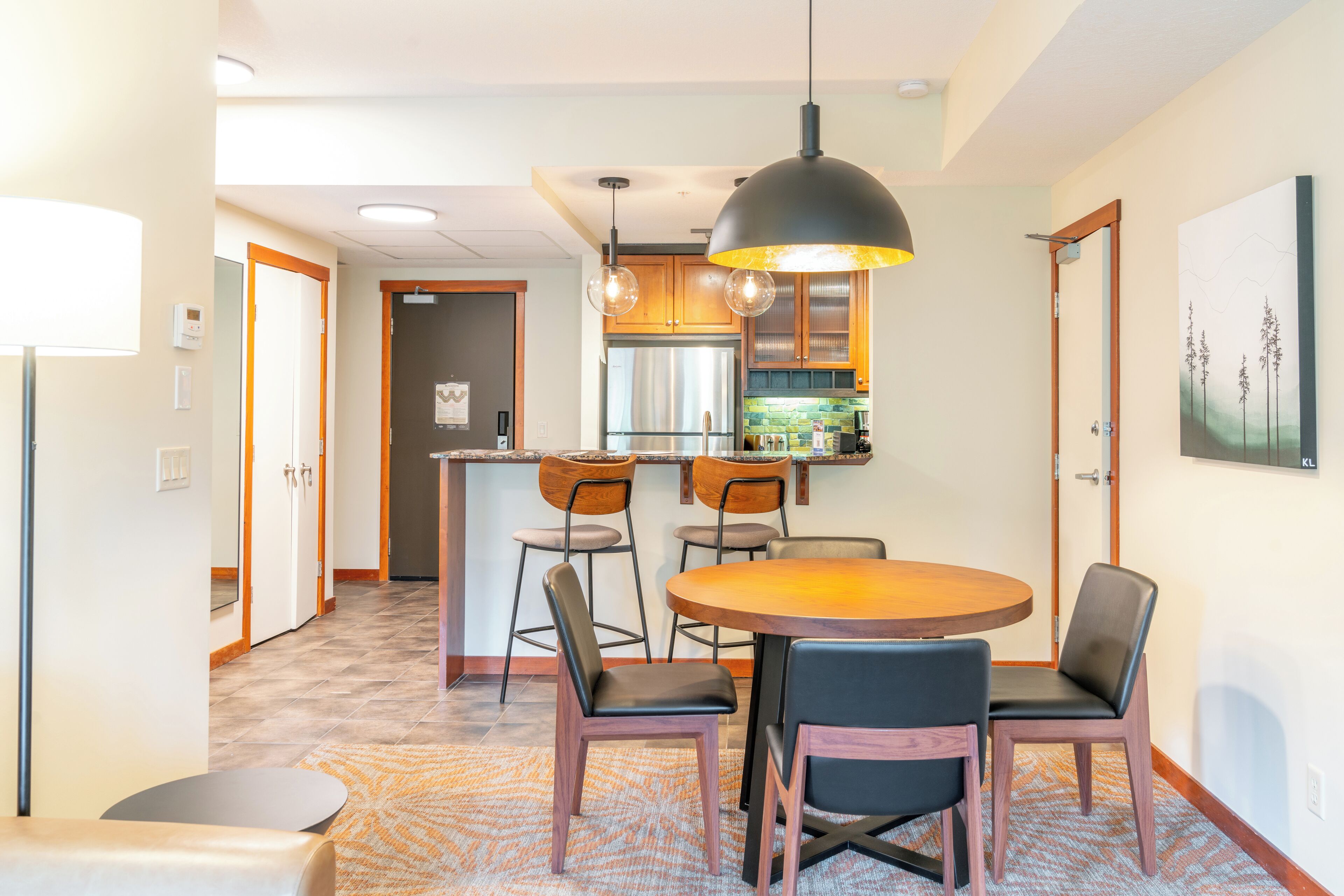 deluxe suite, 1 bedroom | in-room safe, blackout curtains, iron/ironing board, free wifi