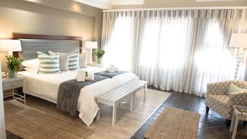 Habitación estándar | Caja de seguridad en la habitación y escritorio