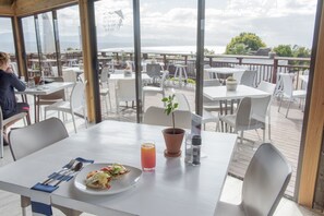 Desayuno continental todos los días (con cargo) 