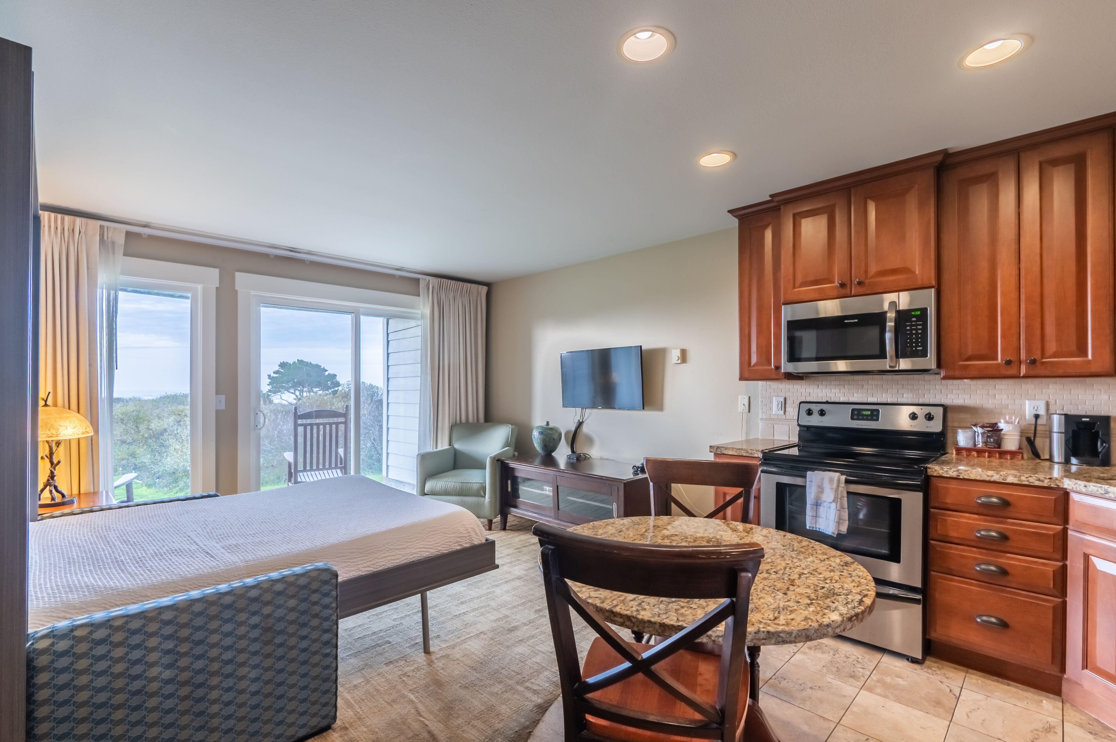 condo, kitchen, oceanfront (lower level) | iron/ironing board, free wifi, bed sheets