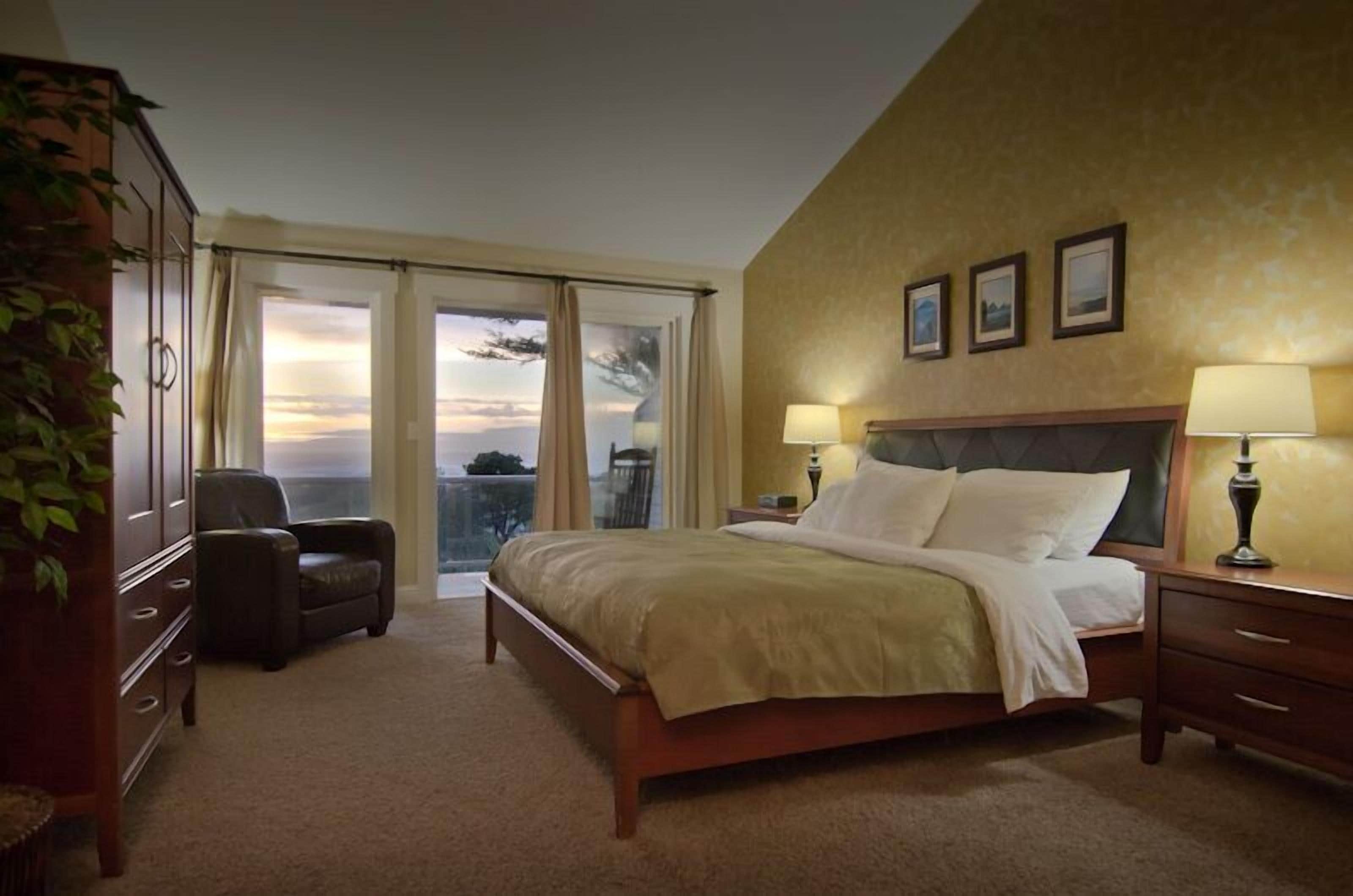 Quarto luxo, 1 cama King, de frente para o oceano (Upper Level) | Ferros/tábuas de passar roupa, Wi-Fi de cortesia, roupa de cama