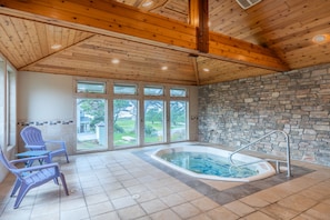 Indoor spa tub