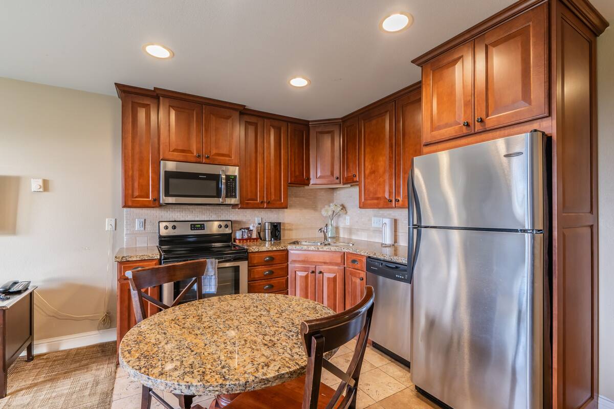 condo, kitchen, oceanfront (lower level) | private kitchen | coffee/tea maker