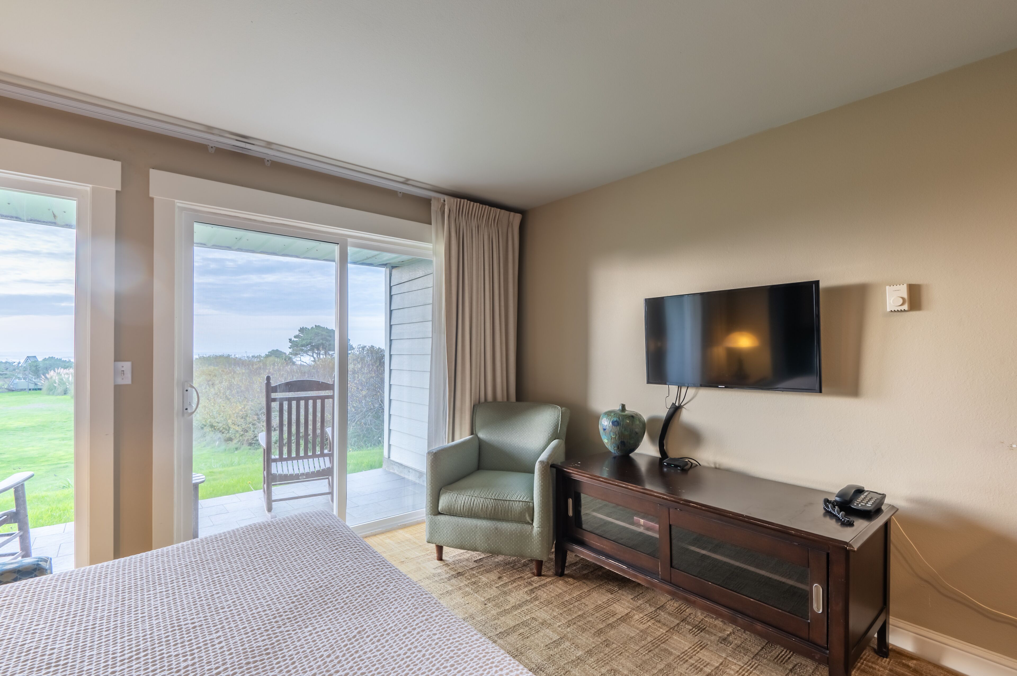 condo, kitchen, oceanfront (lower level) | iron/ironing board, free wifi, bed sheets