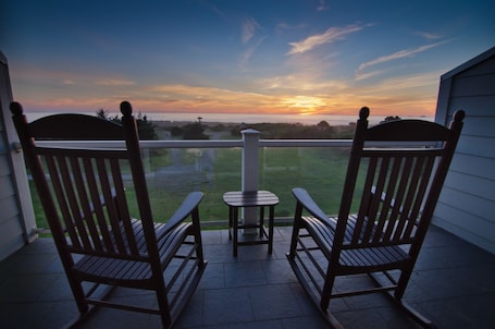 Balcony. Pacific Reef Hotel & Light Show