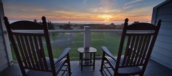 Pacific Reef Hotel & Light Show