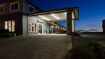 Fassade der Unterkunft â Abend/Nacht