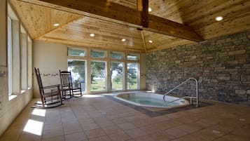 Indoor spa tub