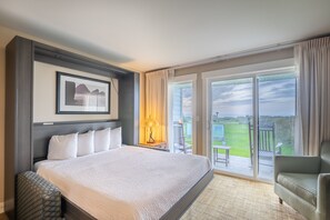 Leilighet, kjøkken, ved havkanten (Lower Level) | Strykejern/-brett, wi-fi (inkludert) og sengetøy