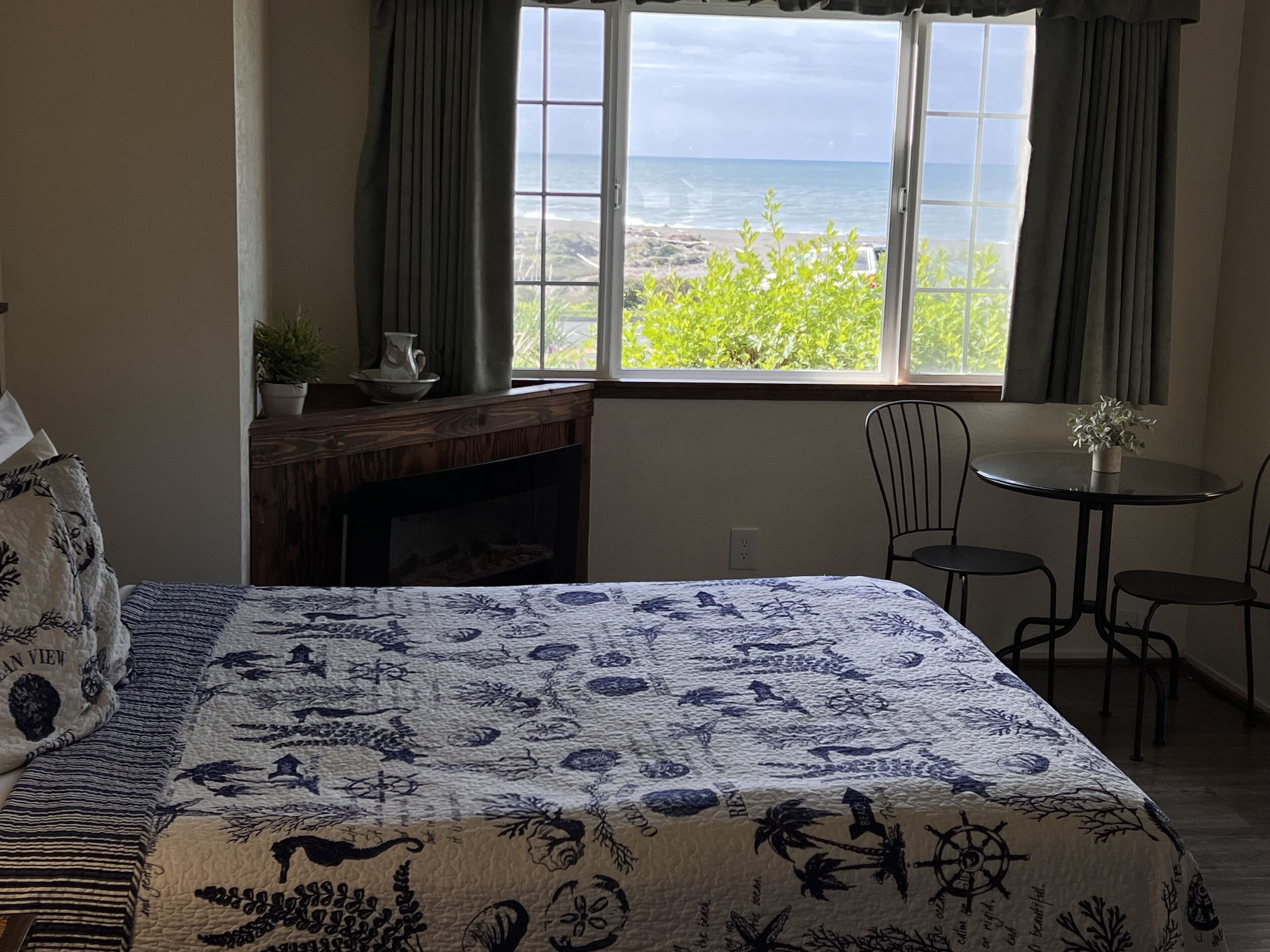 double room, ocean view | individually furnished, free wifi, bed sheets