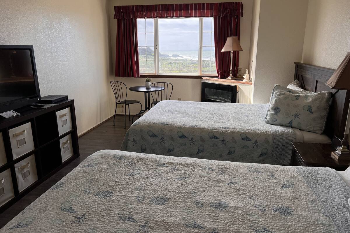 double room, ocean view | individually furnished, free wifi, bed sheets