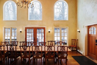 Elmrock Inn