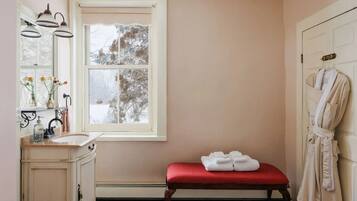 Superior Quadruple Room, Ensuite (Iris) | Bathroom