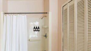 ห้องซูพีเรียสำหรับสี่ท่าน, ห้องน้ำในตัว (Iris) | ห้องน้ำ