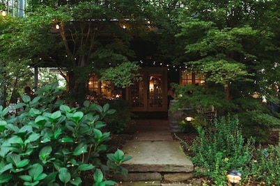 Elmrock Inn