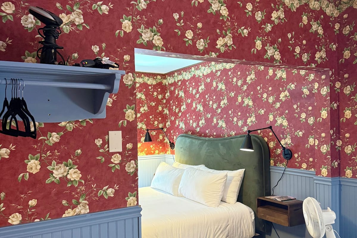 Room # 10 (Double King) | Free WiFi, bed sheets