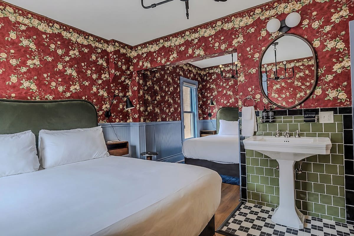 Room # 10 (Double King)