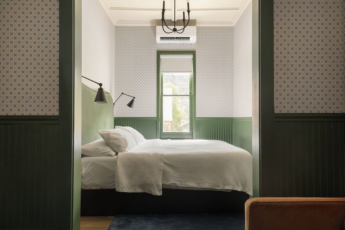 Suite, 1 King Bed with Sofa bed