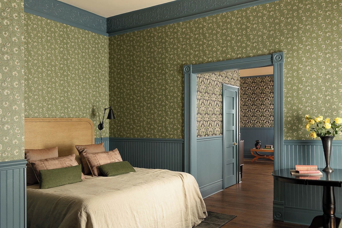 Room # 1 (Deluxe King Suite)