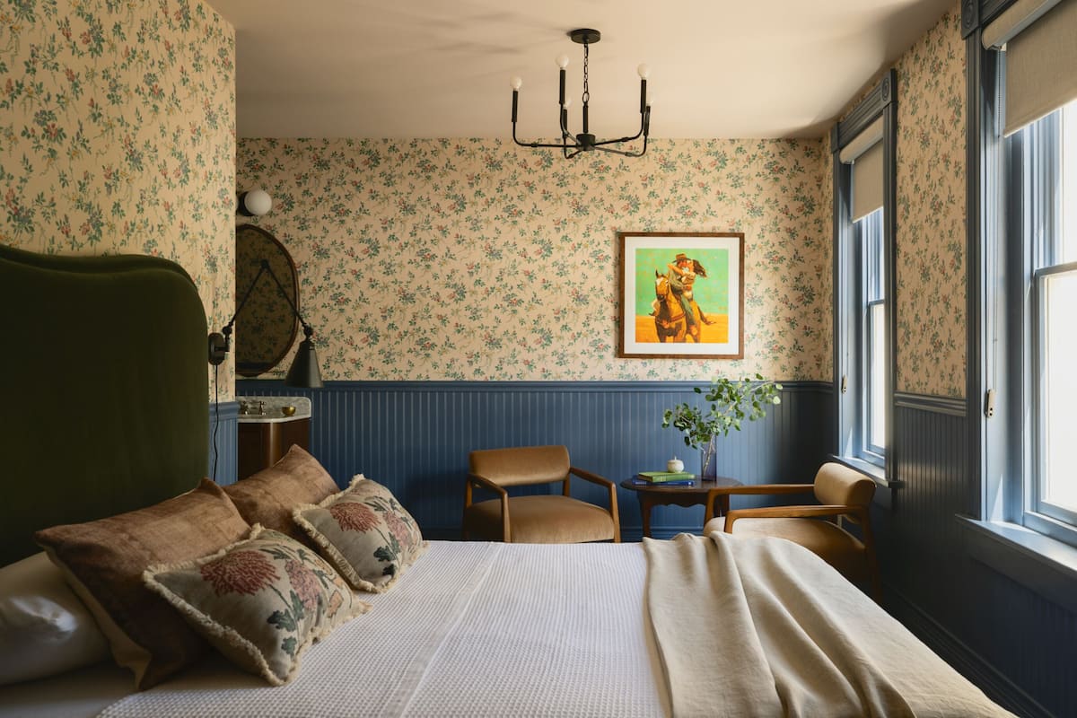 Room # 4 (Queen Room)