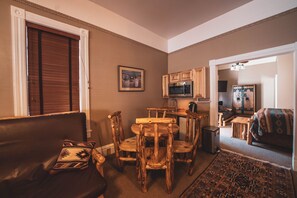 Apartment, Ensuite (Main St Suite)