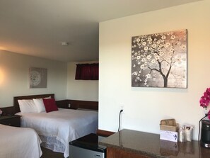 2 Double Bed room, (Non Smoking / No Pets Allowed) | Premium bedding, free WiFi, bed sheets, alarm clocks - Atlantic Coast Inn (Ellsworth)