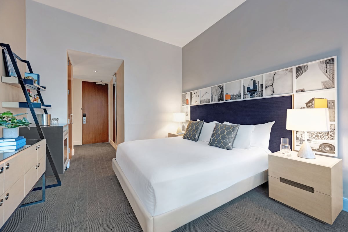 Frette Italian sheets, premium bedding, pillowtop beds, minibar