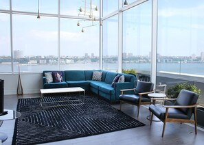 Sviitti (Heaven Over Hell Penthouse) | Italialaiset Frette-lakanat, ylelliset vuodevaatteet